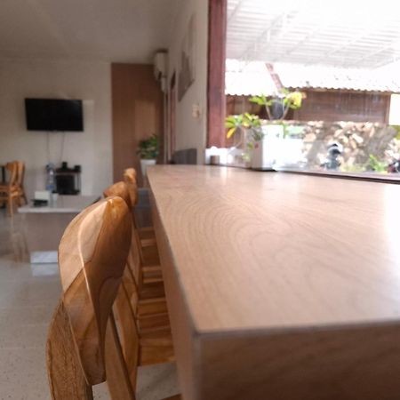 Mayeka Transit Hostel Bandara Internasional Lombok Praya Extérieur photo